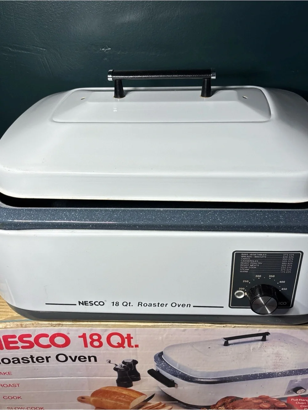 Vintage NESCO 18 Qt Roaster Oven 4218-04 USA Made USED With BOX